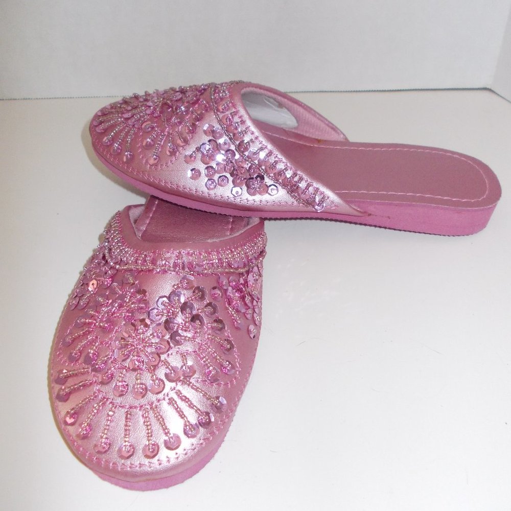 💕 3/$25 💕 NWT Pink Embellished Slippers